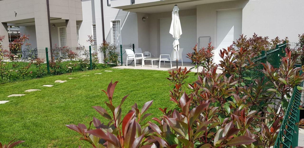 Caseospitali - Casa Azzurra, Incantevole Bilocale Con Giardino Чернуско-суль-Навильо Экстерьер фото